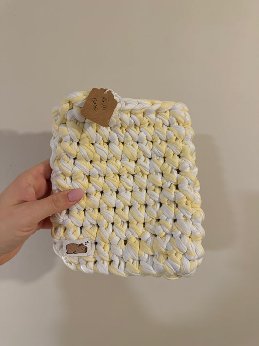 Crochet Kindle sleeve